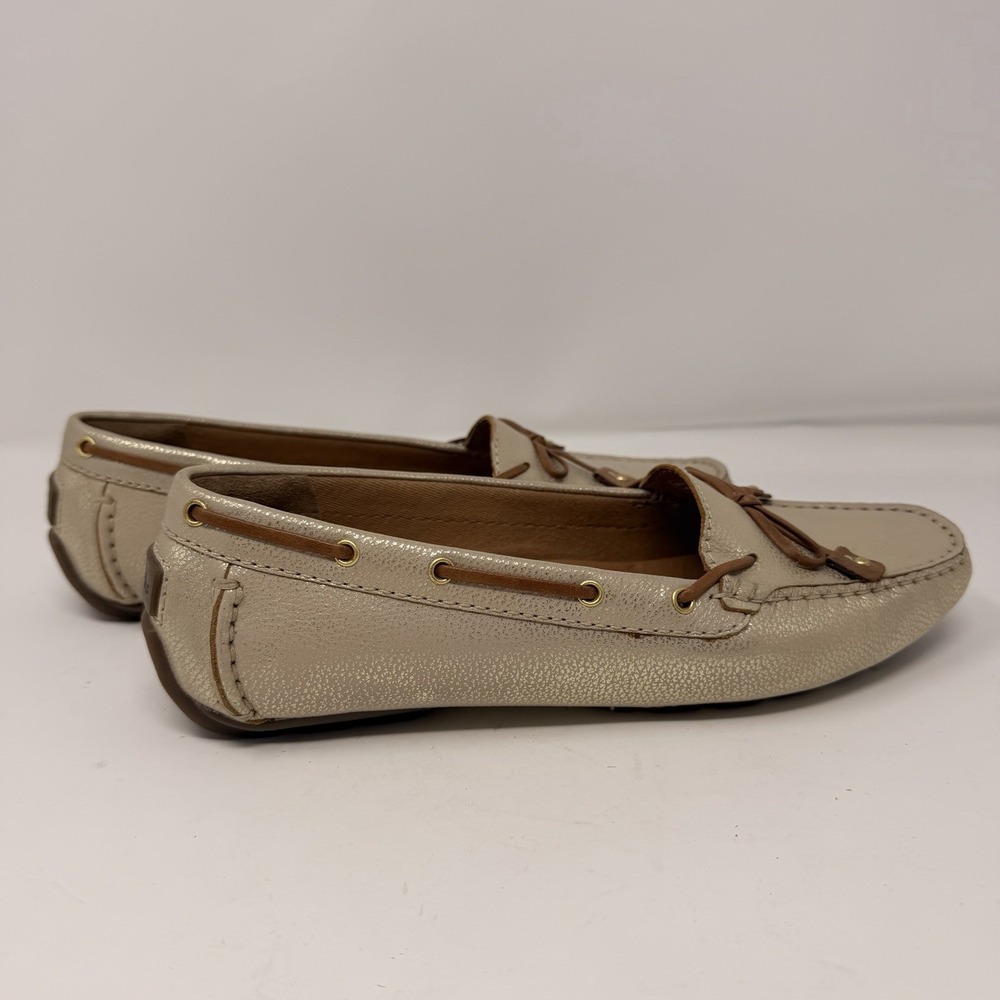 Clark's Artisan Women's 7.5 Gold Driving Moccasins Metallic Loafers Bow Detail - Picture 5 of 9